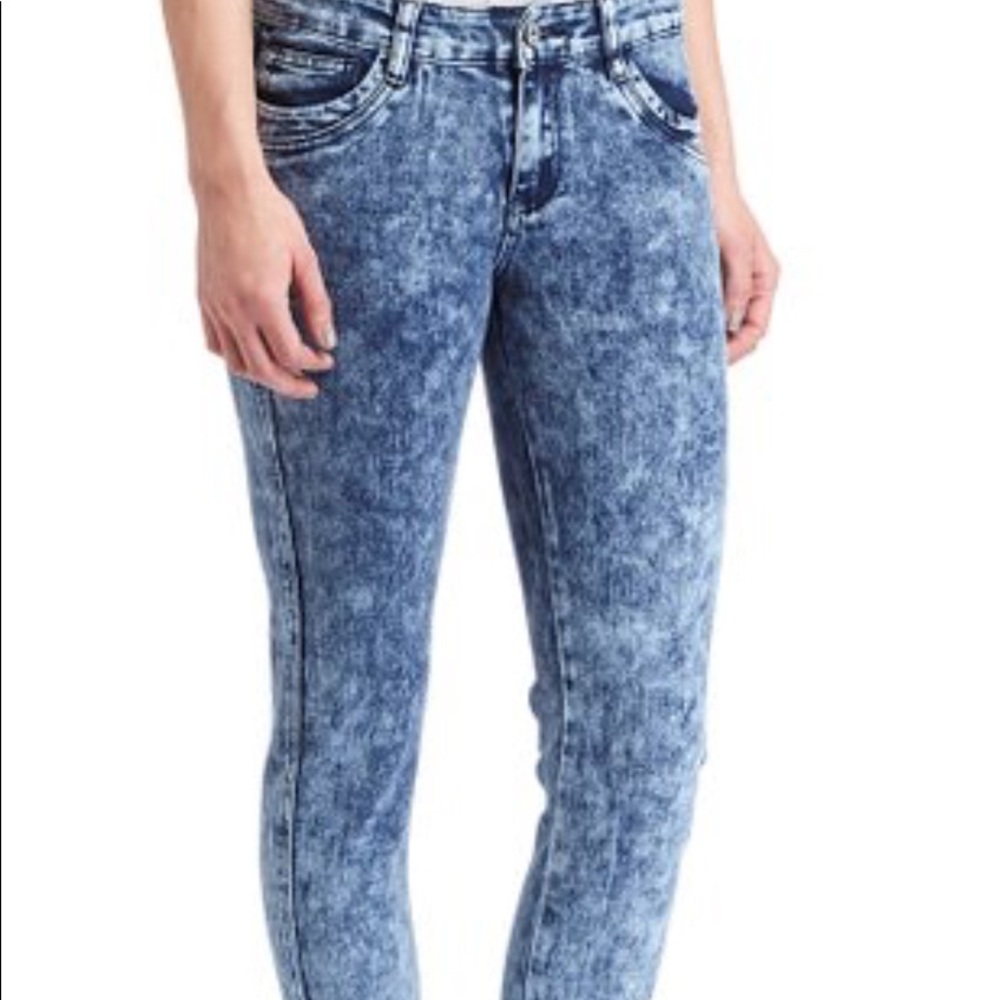 Women’s Acid Wash Stretch Jeans